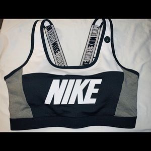 Nwt! Nike sports bra